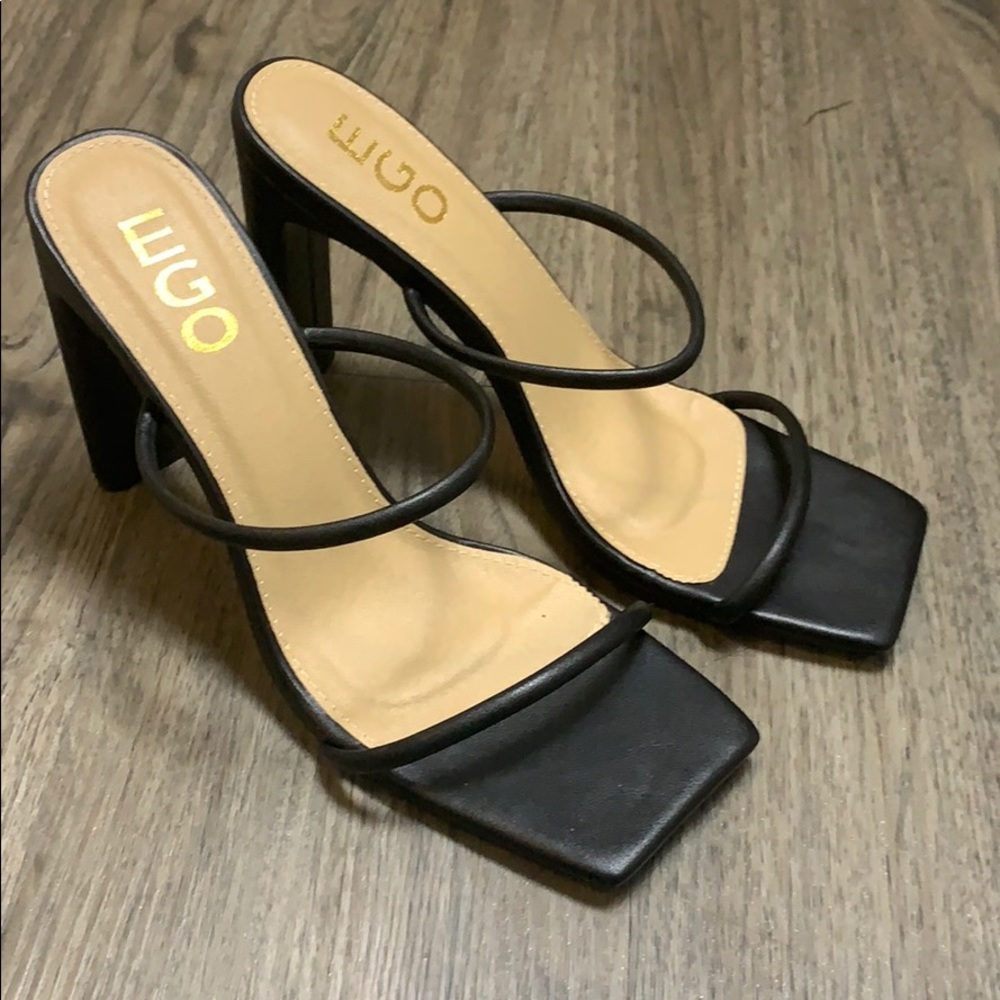 Square toes heel mules